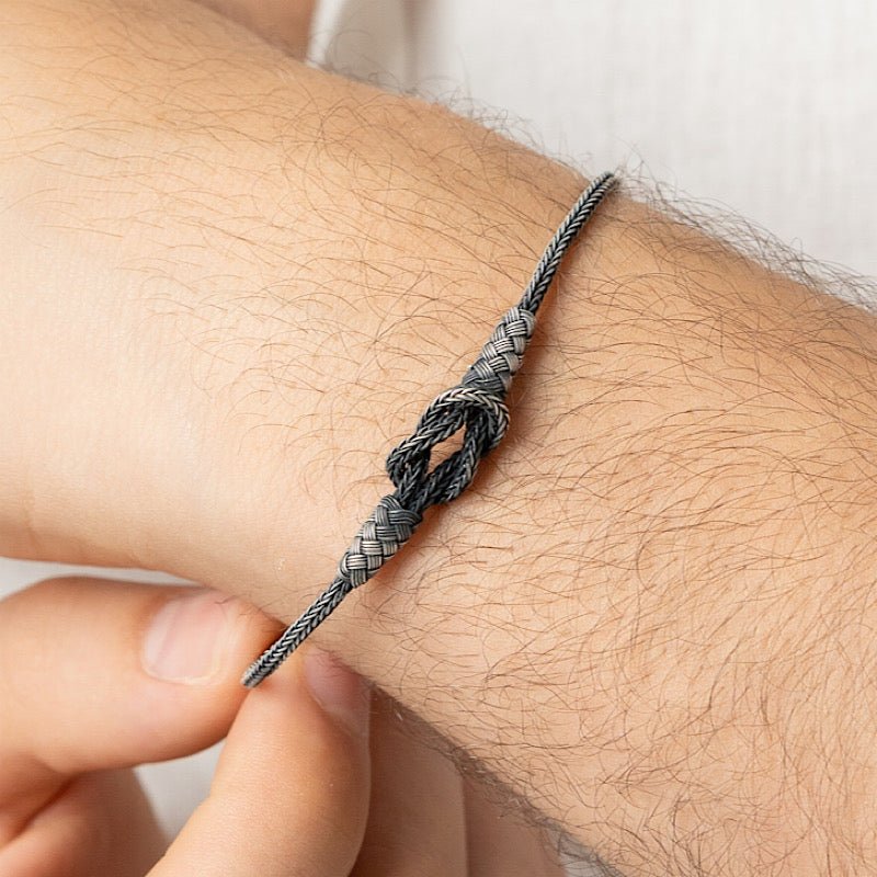 アクセサリー w double Supreme bracelet ovy kaja Supreme x Jacob & Co. SS23 Engraved Bracelets | Hypebae