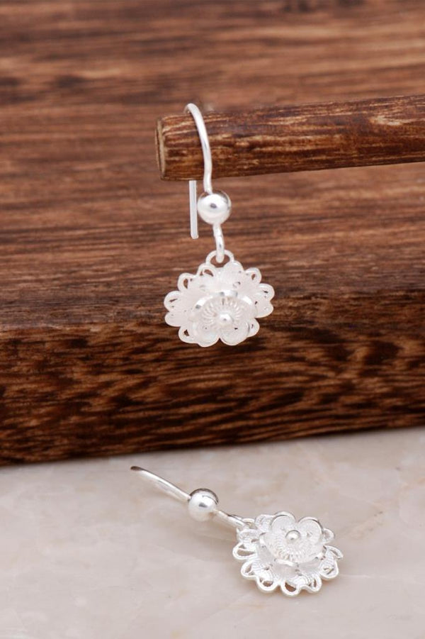 Flower design filigree earrings in sterling silver - Zehrai