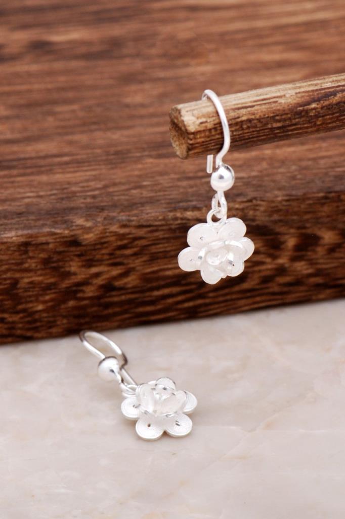 Flower design filigree earrings in sterling silver - Zehrai